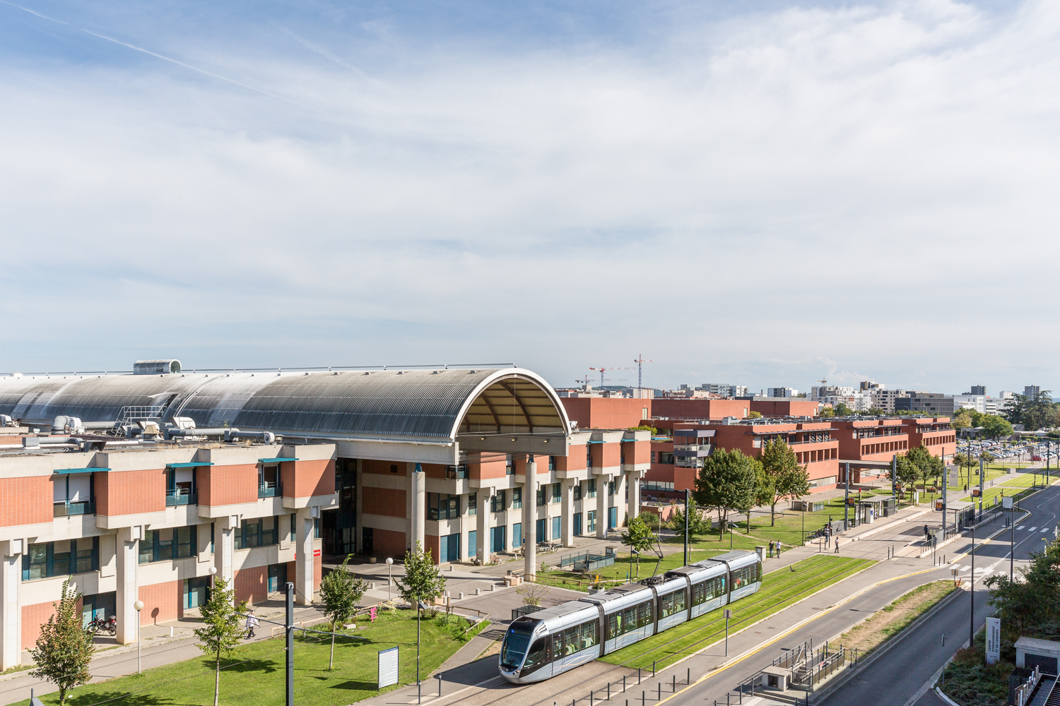Photographie d'architecture de l'hôpital des enfants au CHu de Toulouse Purpan