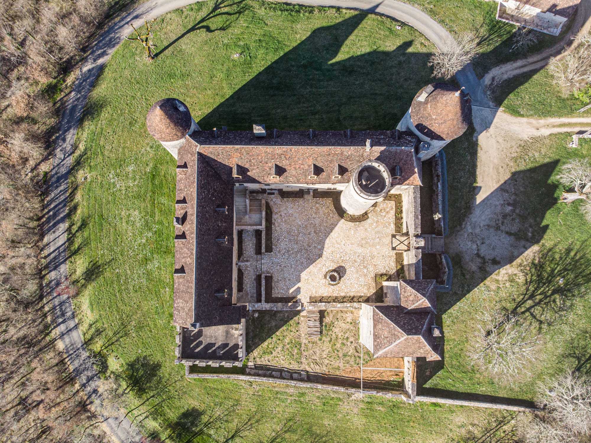 Château de Pechrigal en vue aérienne avec un drone