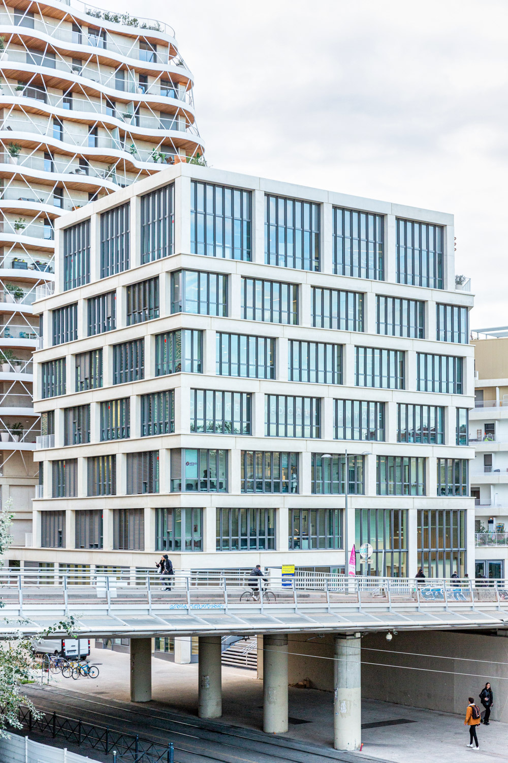 Photographie d'architecture de bâtiment. Façade du bâtiment Klesia à Montpellier 