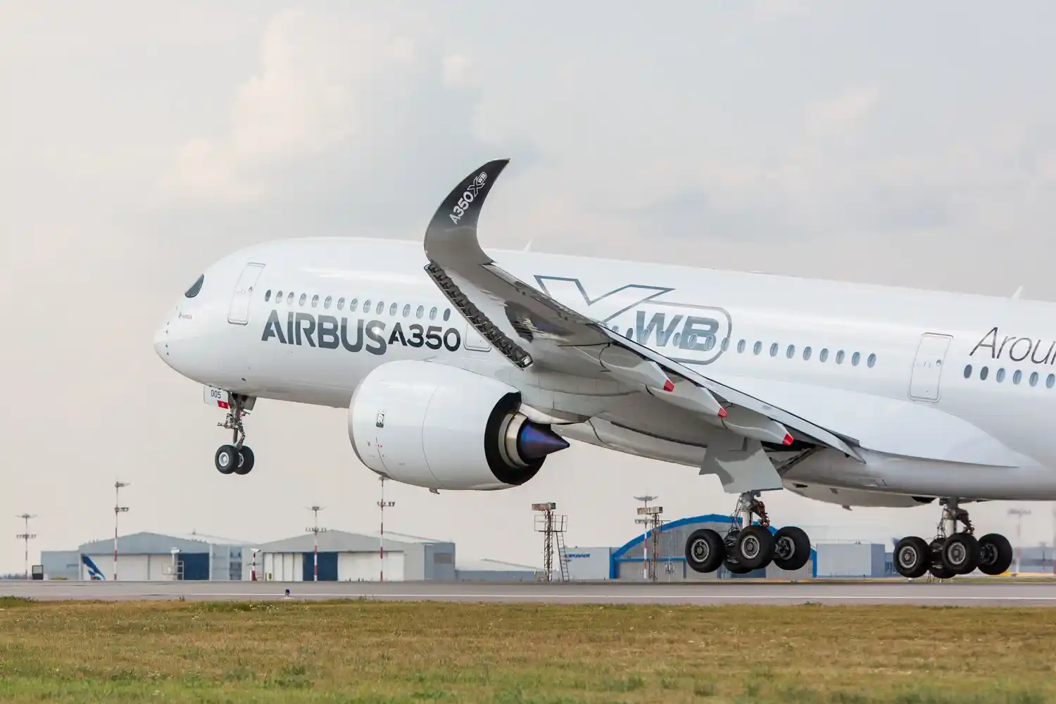 L'Airbus A350 au décollage. Photographie de reportage industriel pour les entreprises de l'aéronautique