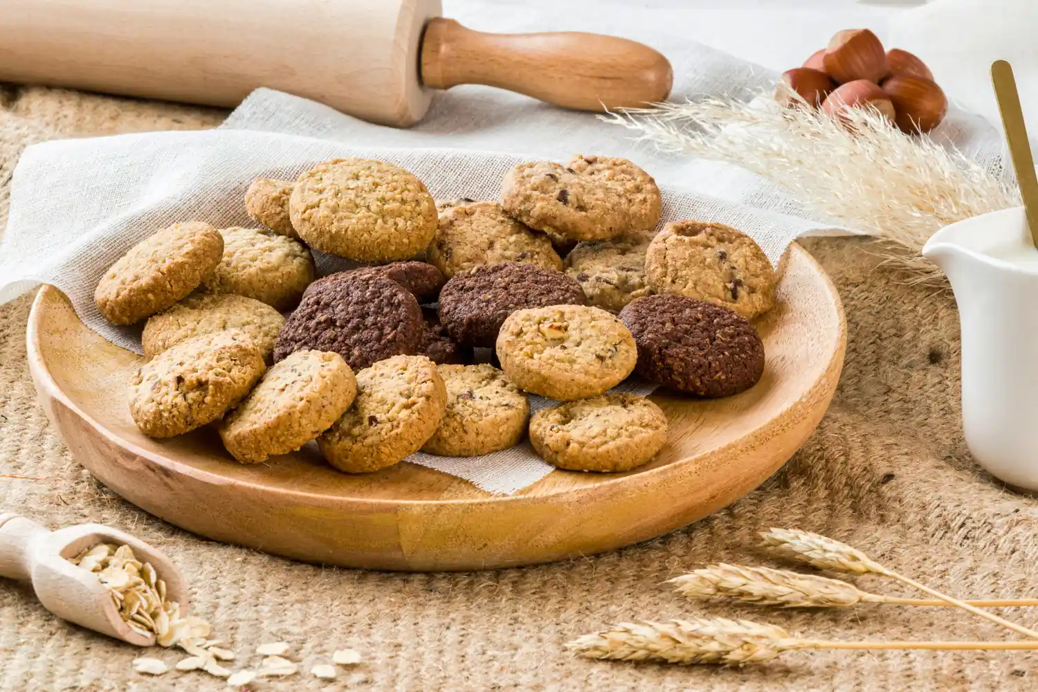 Petits biscuits sablés présentés sur une assiette